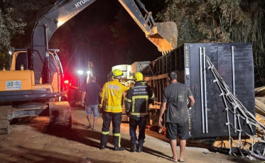Caminhão esmaga carro e mata gestante e homem na SC-435