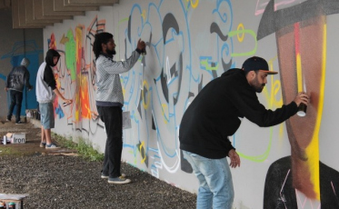 Grafites de paredes do Ginásio Municipal são cobertos por pintura