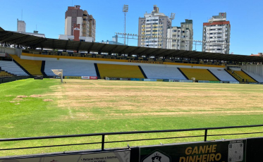 Gramado do Estádio Heriberto Hülse está em processo de revitalização
