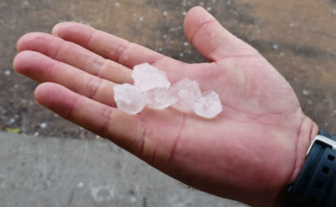 Granizo forte chama atenção no Morro dos Conventos (VÍDEOS)