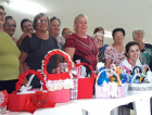 Grupo de Idosos da Vila Macarini confecciona cestas para crianças da APAE