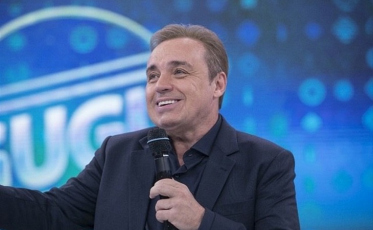 Corpo de Gugu é enterrado em São Paulo