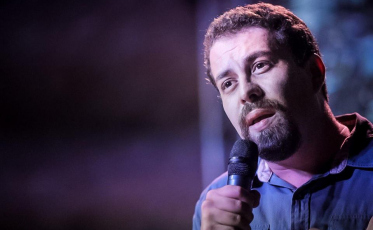 “Bolsonaro se vende como algo novo, mas é um cara velho numa roupa nova”