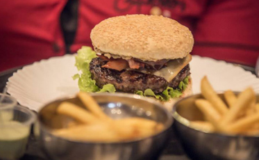 Restaurante criciumense lança hambúrguer beneficente