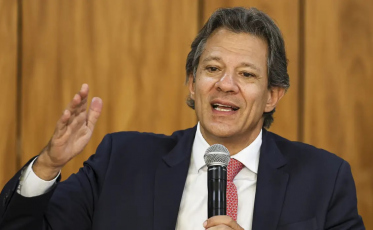 Haddad anuncia isenção de IR para quem ganha até R$ 5 mil