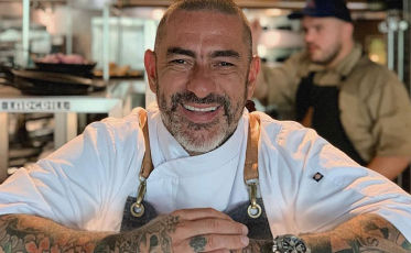 Bistek começa a comemorar os 40 anos com a presença de Henrique Fogaça