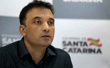 Helton Zeferino pede exoneração