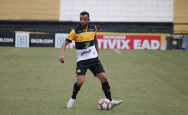 Hélder é eleito melhor lateral-esquerdo da Série C