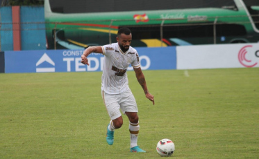 Lesionado, Hélder se afasta por 20 dias para tratamento médico