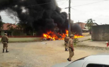 Polícia Federal assume caso do helicóptero que caiu em Joinville (VÍDEO)