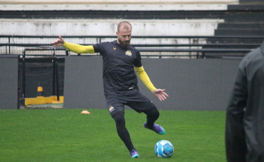 Criciúma treina no gramado do Majestoso