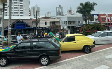 Encontro em Cocal do Sul reúne carros antigos, música e atrações para a comunidade
