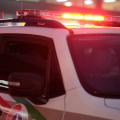 Homem é preso após agredir jovem com garrafa de vidro no Centro de Criciúma