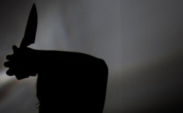 Homem que matou esposa a facadas na frente dos filhos é condenado a 35 anos de prisão