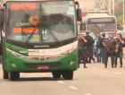 Homem armado faz reféns em ônibus e acaba morto