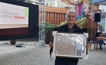 Diomício Vidal recebe homenagem pelos dez anos à frente da Regional Sul da FIESC