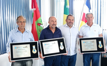 SAMAE faz homenagem a quatro servidores históricos em Araranguá