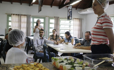 Horta Escolar reforça a alimentação saudável dos alunos em Forquilhinha