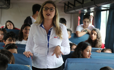 Crianças de Içara aprendem sobre direitos do consumidor no cinema