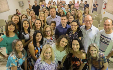 Governo de Içara empossa 21 novos servidores na Secretaria de Educação