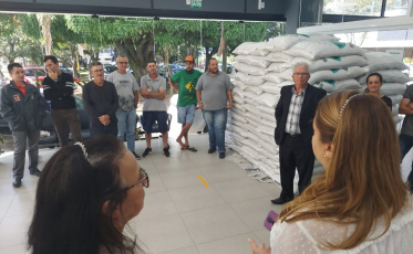 Produtores de leite recebem sementes de aveia e azevém em Içara