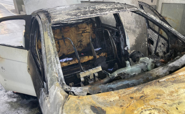 Araranguá: veículo pega fogo em pedágio da BR-101 (VÍDEO)