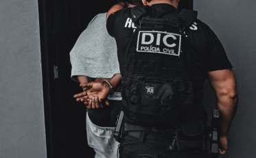   Mãe e filho são capturados por suspeita de envolvimento em homicídio em Criciúma