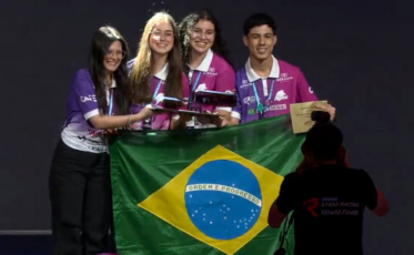Estudantes de Criciúma fazem história no mundial de robótica em Singapura