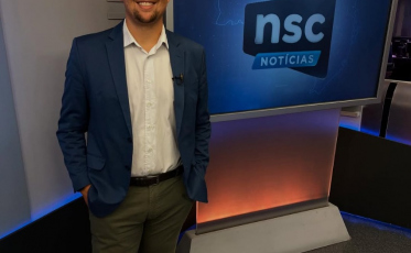Consagrado no jornalismo político de SC, Ânderson Silva participa do Nomes & Marcas