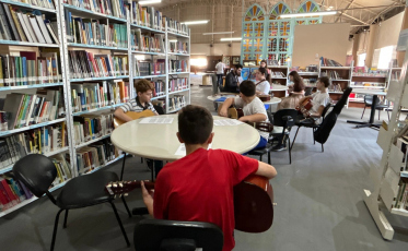 Prefeitura de Cocal do Sul oferece aulas de violão no contraturno escolar
