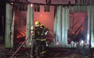 Incêndio em casa é investigado em Tubarão