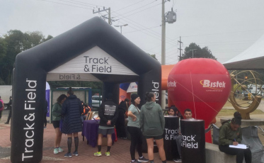 Arena da Track & Field Night Fall Run reúne atletas e famílias no Parque Astronômico