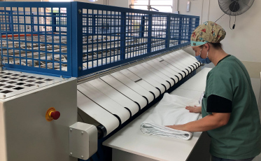 Setores de lavanderia e confecção são grandes aliados do bem-estar e saúde dos pacientes