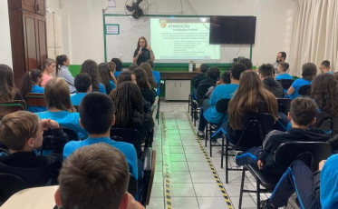 Psicóloga policial fala sobre riscos de cigarros eletrônicos a estudantes