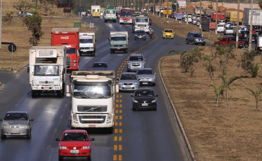 Projeto do Senado quer resgatar placa veicular com estado e município; entenda