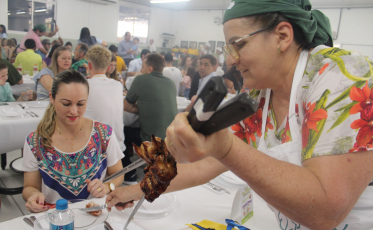 Com casa cheia, Bairro da Juventude recebe o Almoço das Carnes Brancas