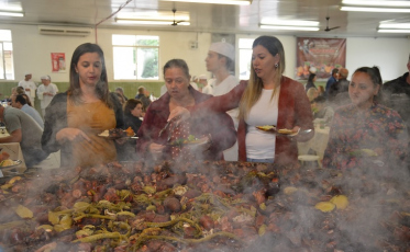 Casa cheia na Feijoada beneficente do Bairro da Juventude