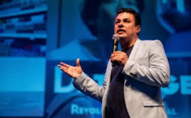 [Áudio]  Expomais 2025: Gil Giardelli falará da união entre IA e potencial humano 