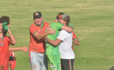 Roberto Volpato acerta com o Tigre