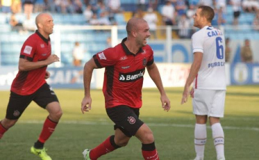 Imprensa gaúcha noticia interesse do Tigre pelo artilheiro do Gauchão