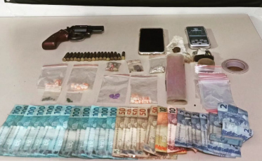 Imbituba: homem é preso com arma, munições e drogas em carro