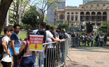 Desemprego cai 1,6 ponto percentual e atinge 12,6%, aponta IBGE