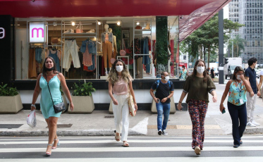 Em 24 horas, Brasil registra 15,5 mil novos casos e 144 óbitos por covid-19