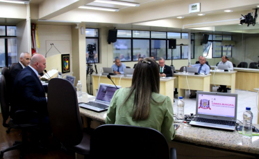 Câmara aprova substitutivo de revisão da quarentena para saúde e educação