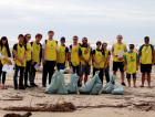 Unesc lidera ação de limpeza da orla de Balneário Rincão em parceria com organização internacional