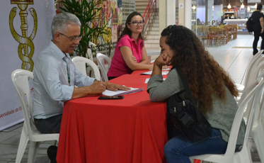 Estudantes da Unesc esclarecem dúvidas sobre o Imposto de Renda