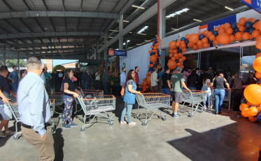 Giassi inaugura Combo Atacadista em Palhoça