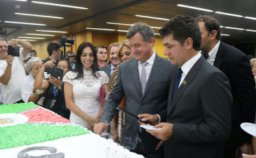 Reinauguração do Paço Municipal ilumina o céu de Criciúma (VÍDEO)