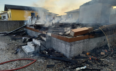 Balneário Rincão: Criança de seis anos morre após incêndio em residência