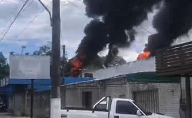 Incêndio atinge contêiner em frente ao 28°GAC